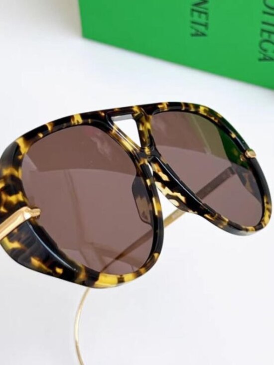 Bottega Veneta Tortoiseshell Frame Sunglasses - With Original Case main image 5